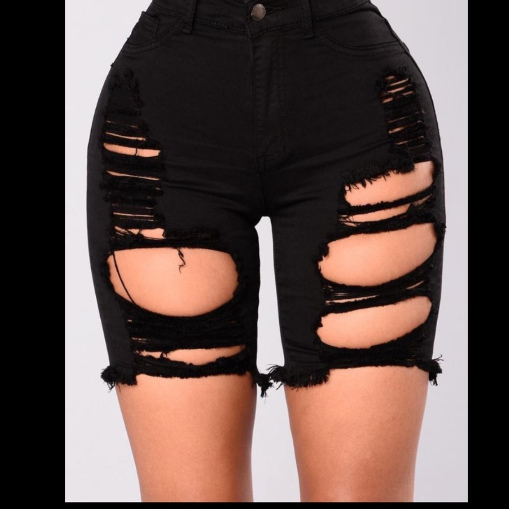 Fashionnova distressed Bermuda shorts thigh bottoms ripped